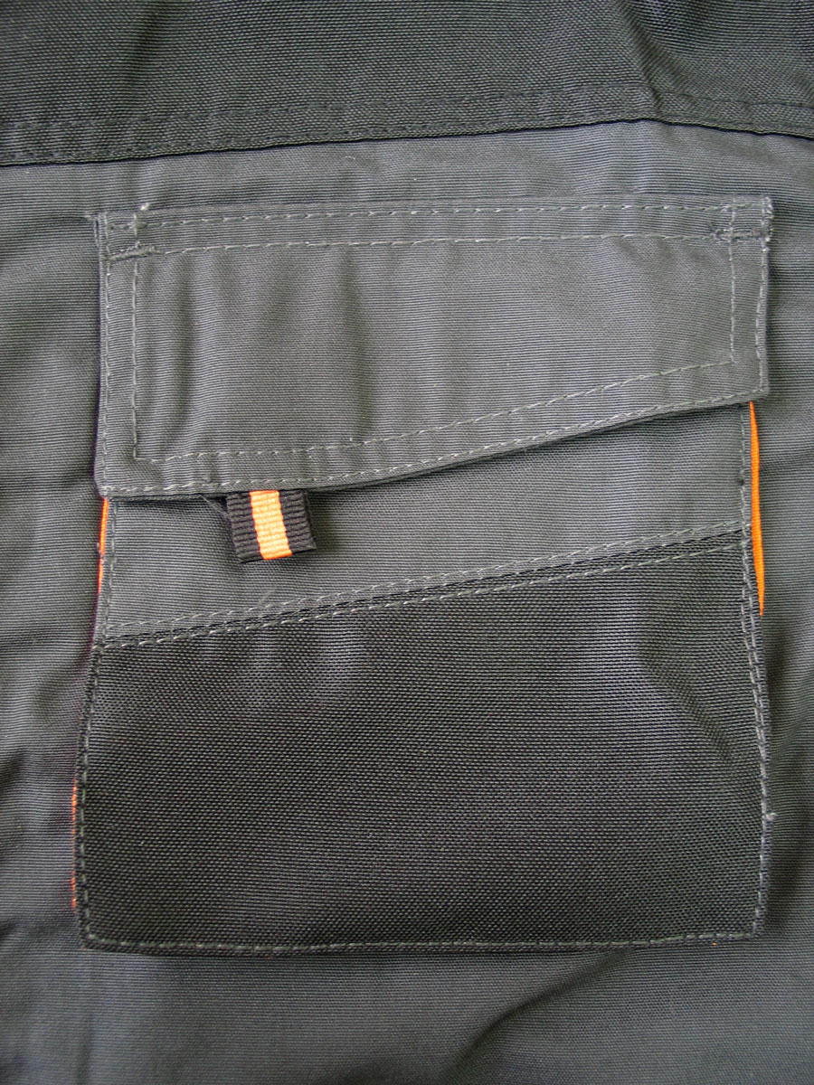 Фотография деталей куртки ЭМЕРТОН - правый накладной карман