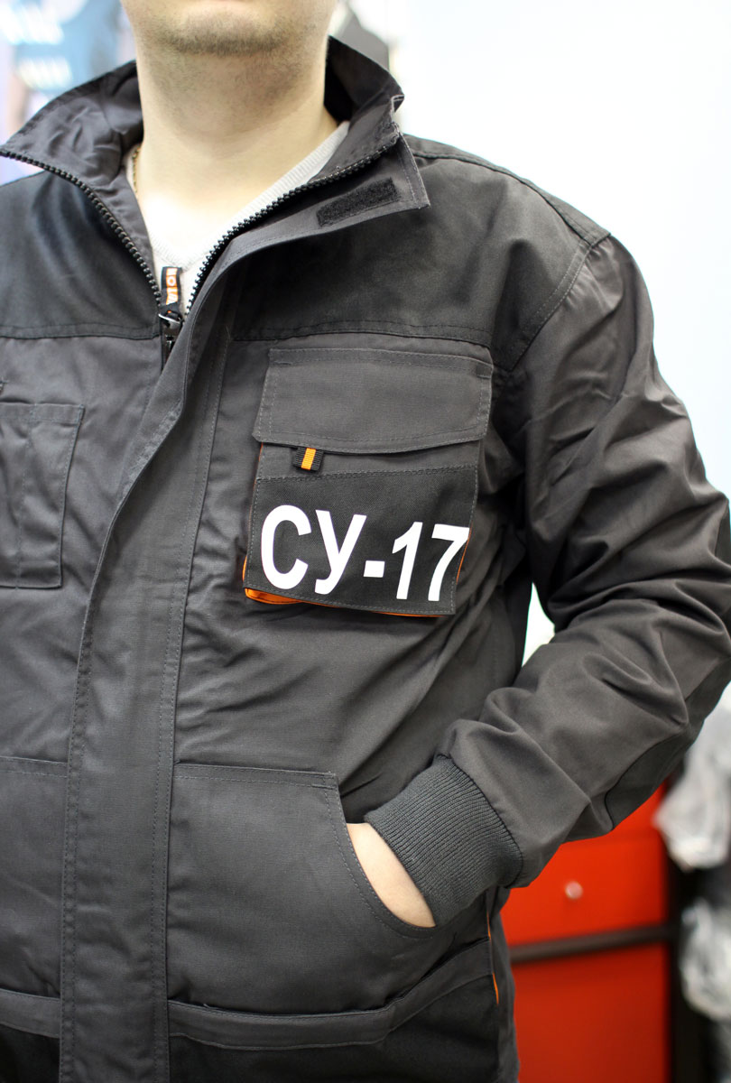 Логотип СУ-17 на кармане куртки ЭМЕРТОН - увеличенная фотография